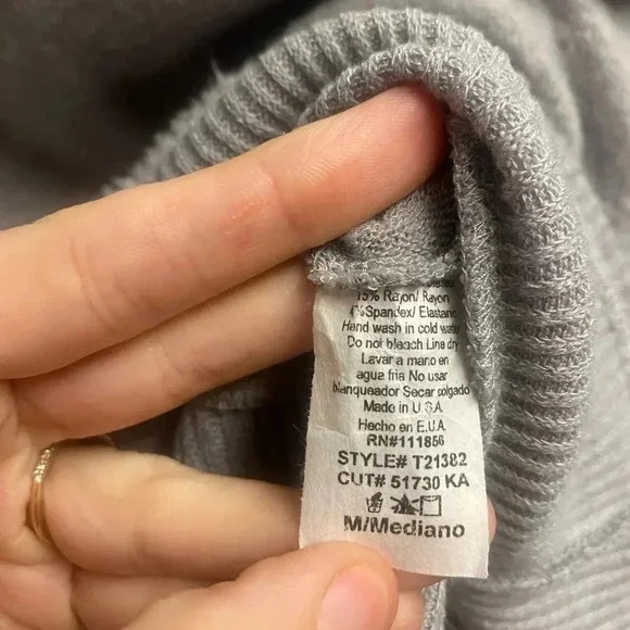 LUXE Boutique Poncho Oversized Soft Sweater Size Medium - Picture 4 of 4